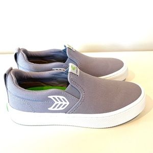 Cariuma Slip On Canvas Shoes, NWOT or box, Women’s size 7, Men’s size 5.5